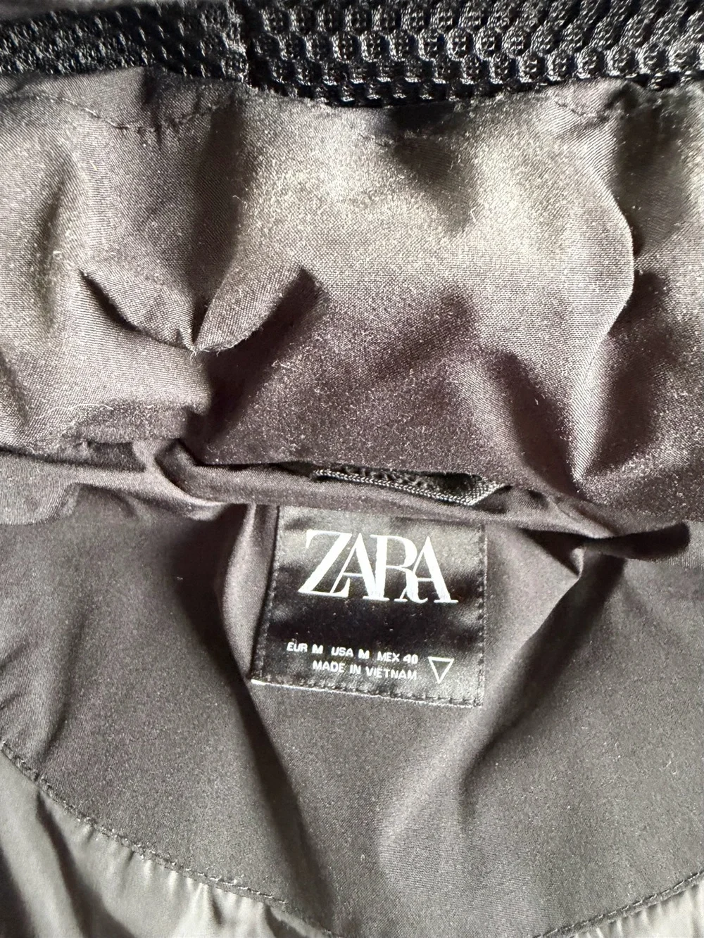 ZARA Mens DNWR Black Puffer Vest Full Zip Pockets Sleeveless M City Preppy Chic